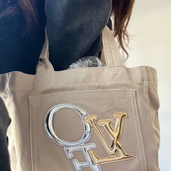 That’s Love authentic tote by Louis Vuitton AUTHENTIC! - Picture 13 of 15